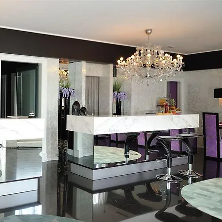 Ξενοδοχείο In - Lounge