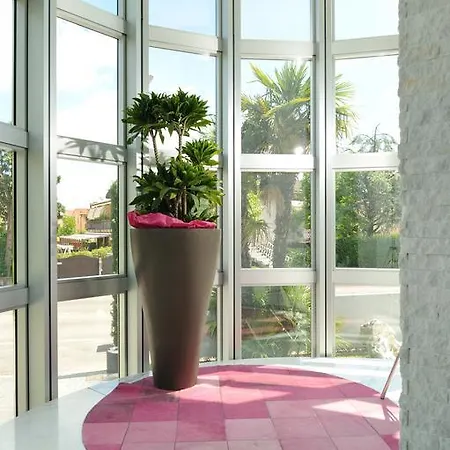 In - Lounge