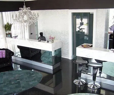 In - Lounge 3*