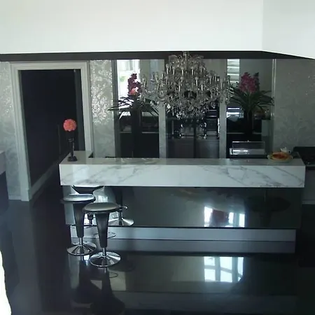 In - Lounge Ξενοδοχείο 3*