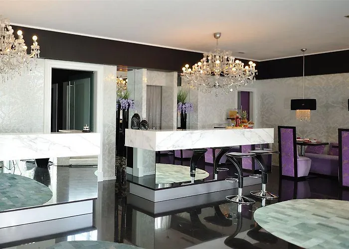 Hotel In - Lounge