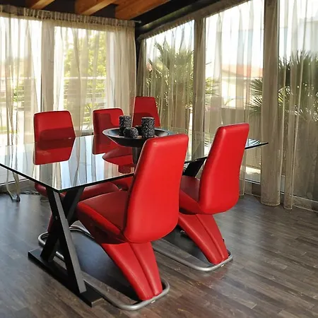 In - Lounge 3*