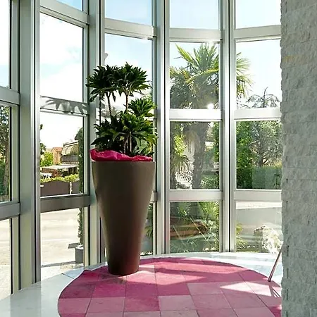 In - Lounge