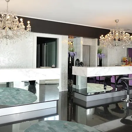 In - Lounge Ξενοδοχείο