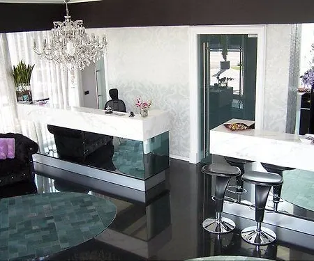In - Lounge 3*