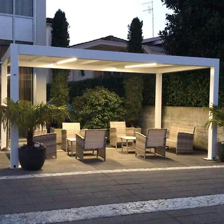 In - Lounge 3*