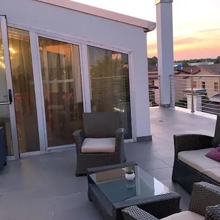 In - Lounge 3*